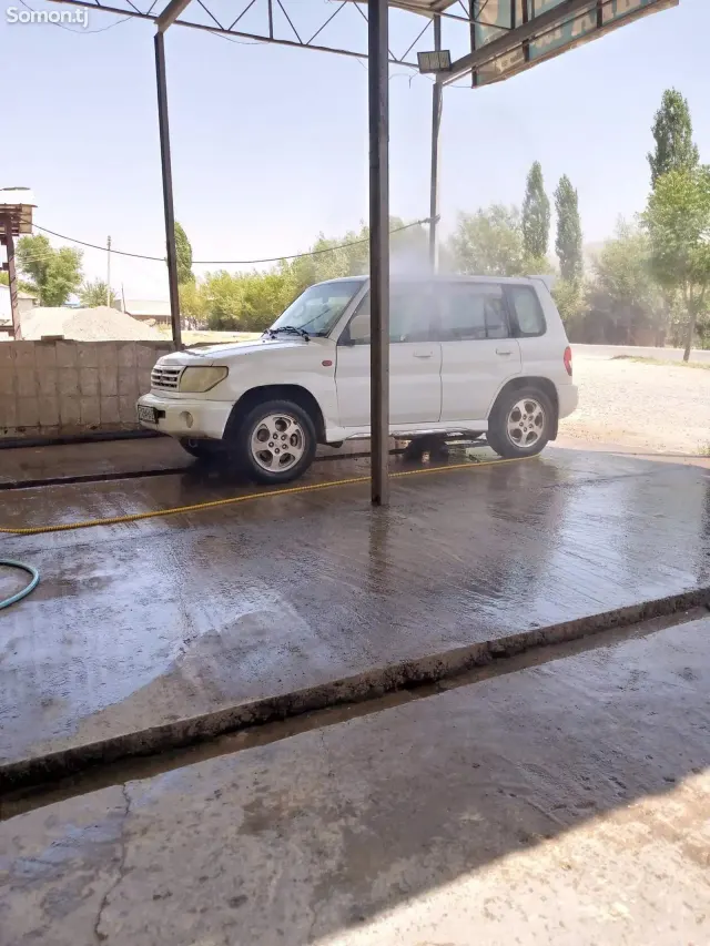 Mitsubishi Pajero iO 1999 · 1.8 AT