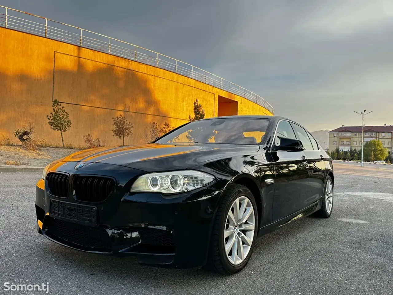 BMW 5 series 2012 · AT
