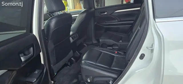 Toyota Highlander 2016 · 3.5 AT