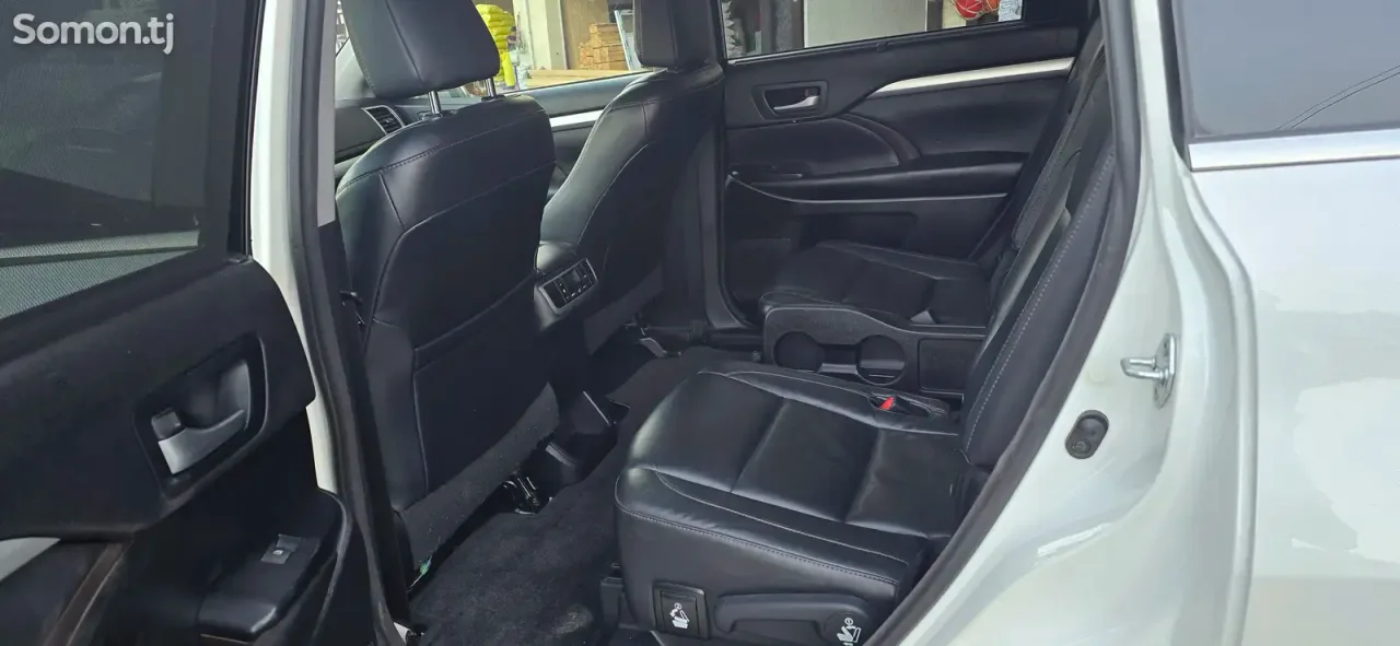 Toyota Highlander 2016 · 3.5 AT