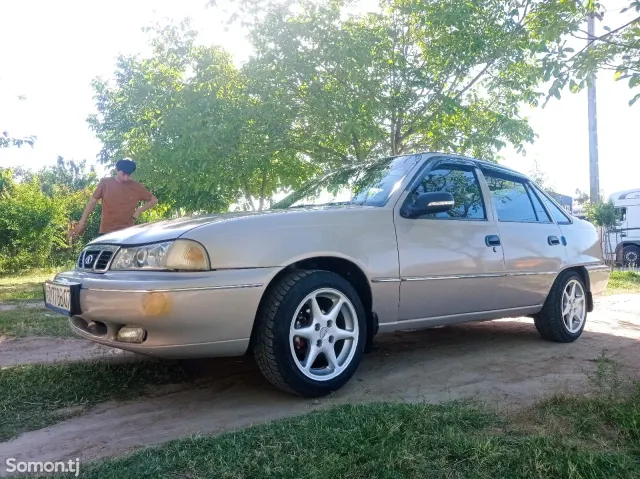 Daewoo Nexia 1994 · 1.6 MT