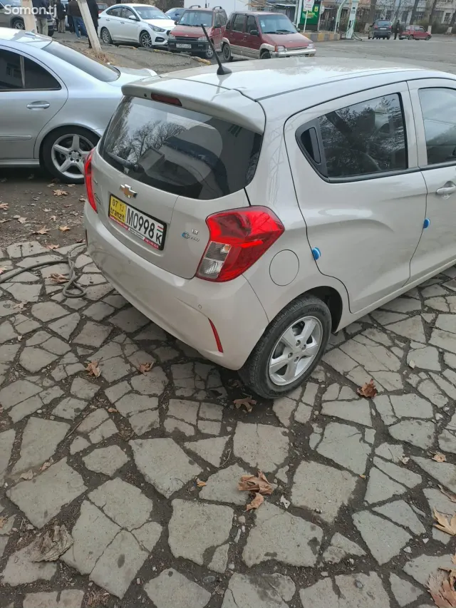 Chevrolet Spark 2017 · 1.1 AT