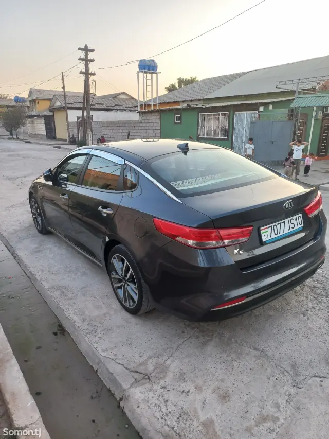 Kia K5 2016 · 2.0 AT