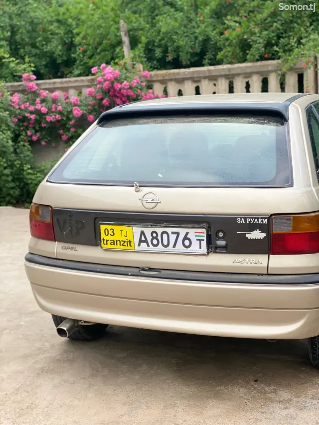 Opel Astra F 1997 · 1.6 MT