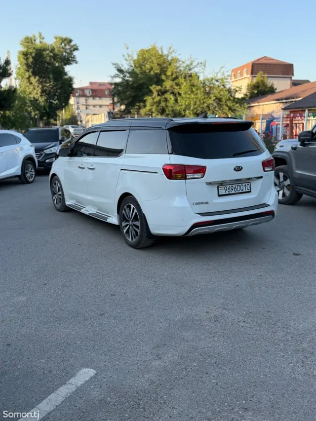 Kia Carnival 2014 · 2.2 AT