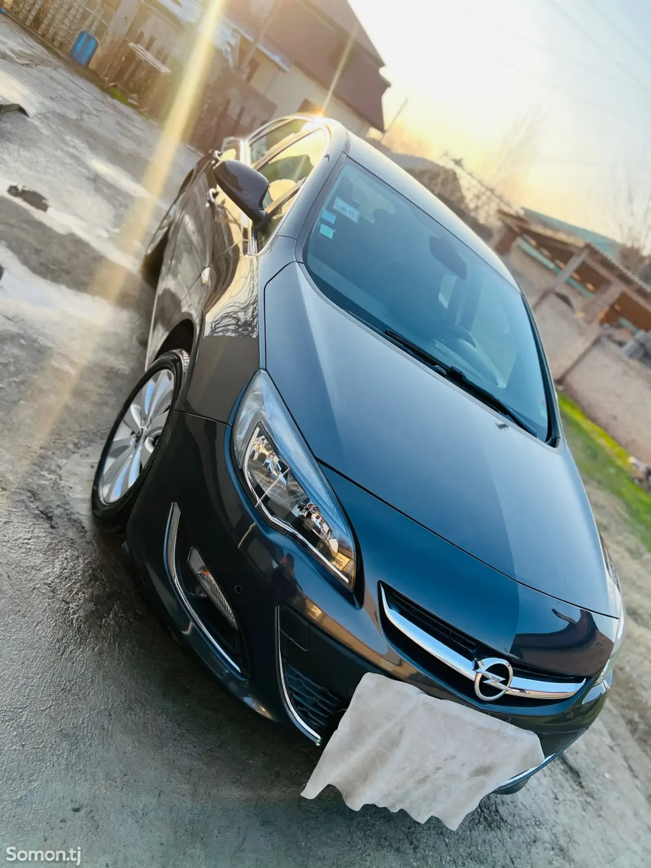 Opel Astra J 2014 · 1.4 MT