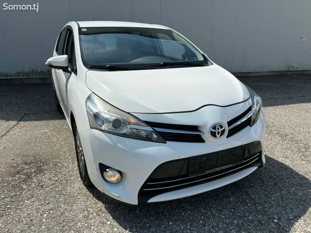 Toyota Verso 2016 · 1.6 MT
