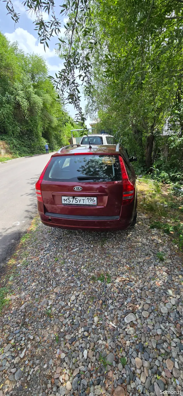 Kia Ceed 2009 · 1.6 MT