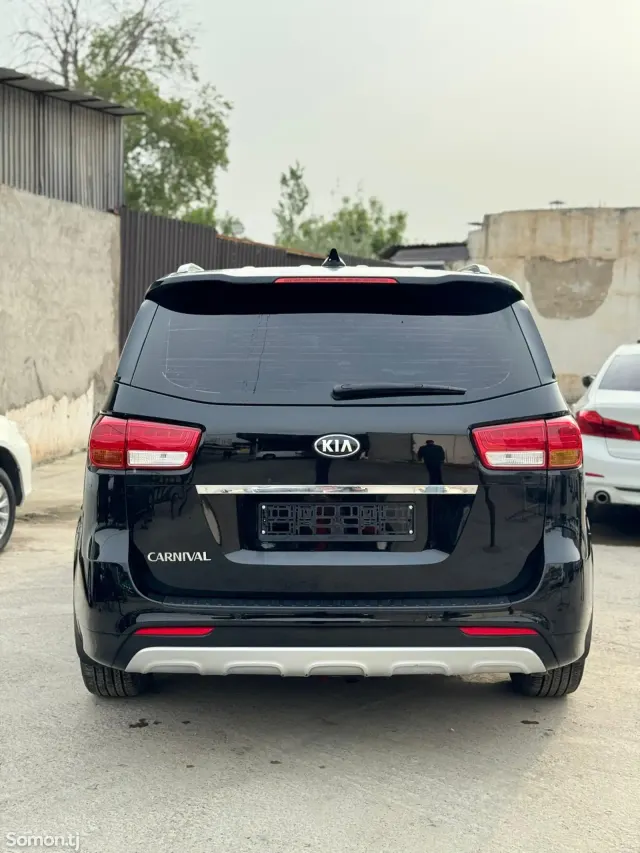 Kia Carnival 2015 · 2.2 AT