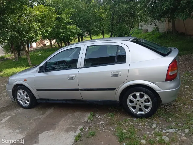 Opel Astra G 1999 · 1.6 MT