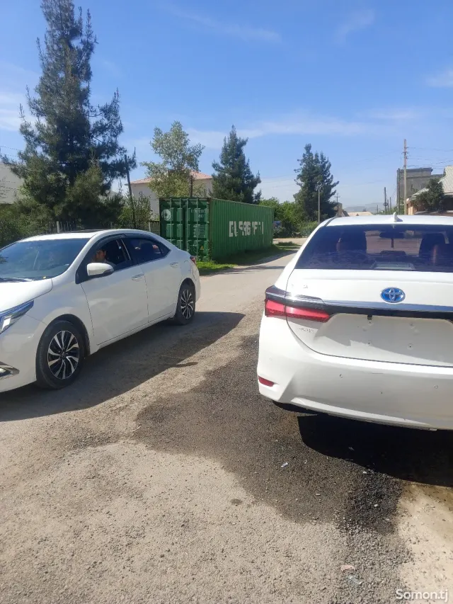 Toyota Corolla 2018 · 1.8 AT