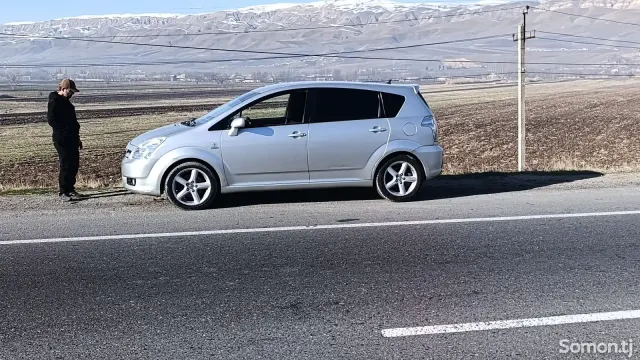 Toyota Verso 2008 · 2.2 MT
