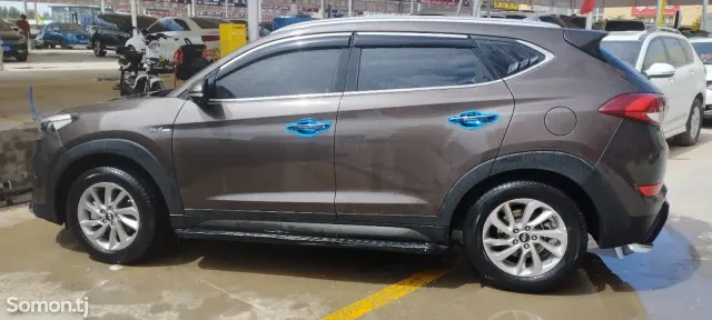 Hyundai Tucson 2017 · 1.6 AT