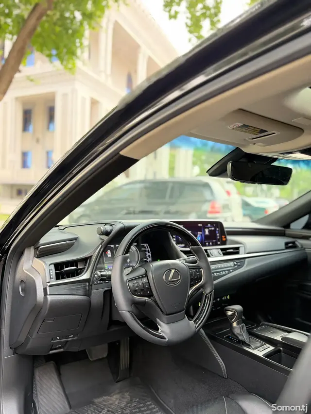 Lexus ES series 2019 · 3.0 AT