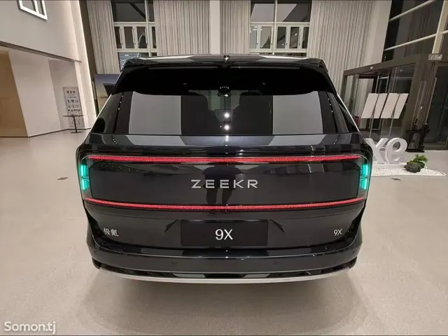Zeekr 009 2025 · 4.0 AMT