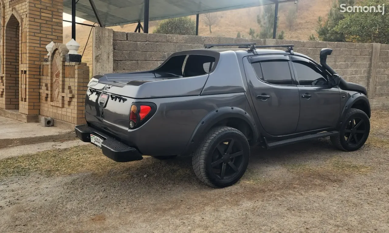 Mitsubishi L200 2012 · 2.4 MT