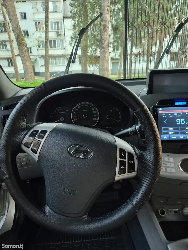 Hyundai Avante 2009 · 1.6 AT