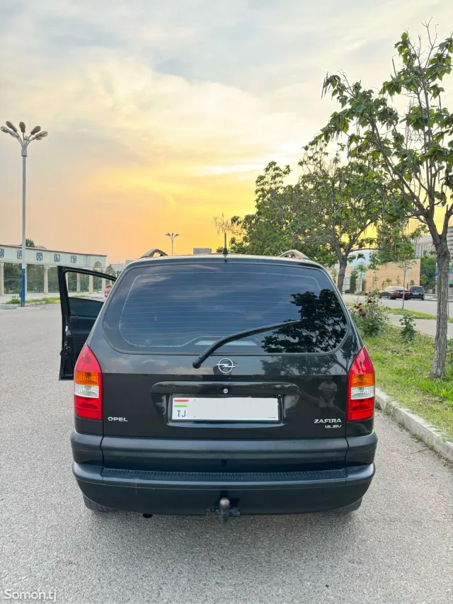 Opel Zafira 2000 · 1.8 MT