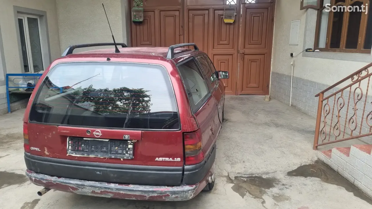 Opel Astra F 1992 · 1.6 MT