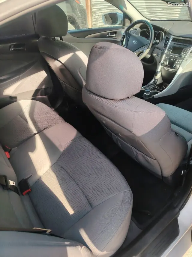 Hyundai Sonata 2015 · 2.4 AT