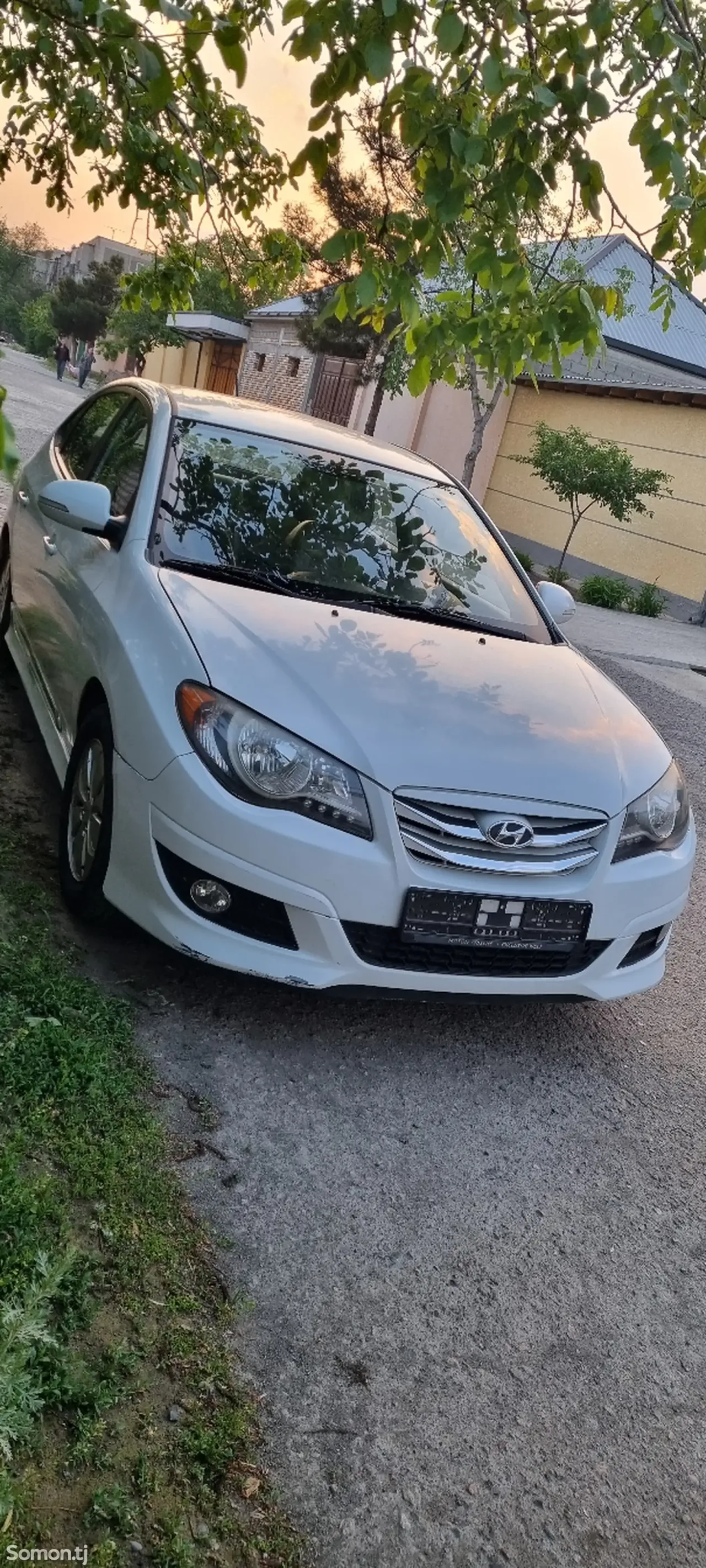Hyundai Avante 2011 · 1.6 AT