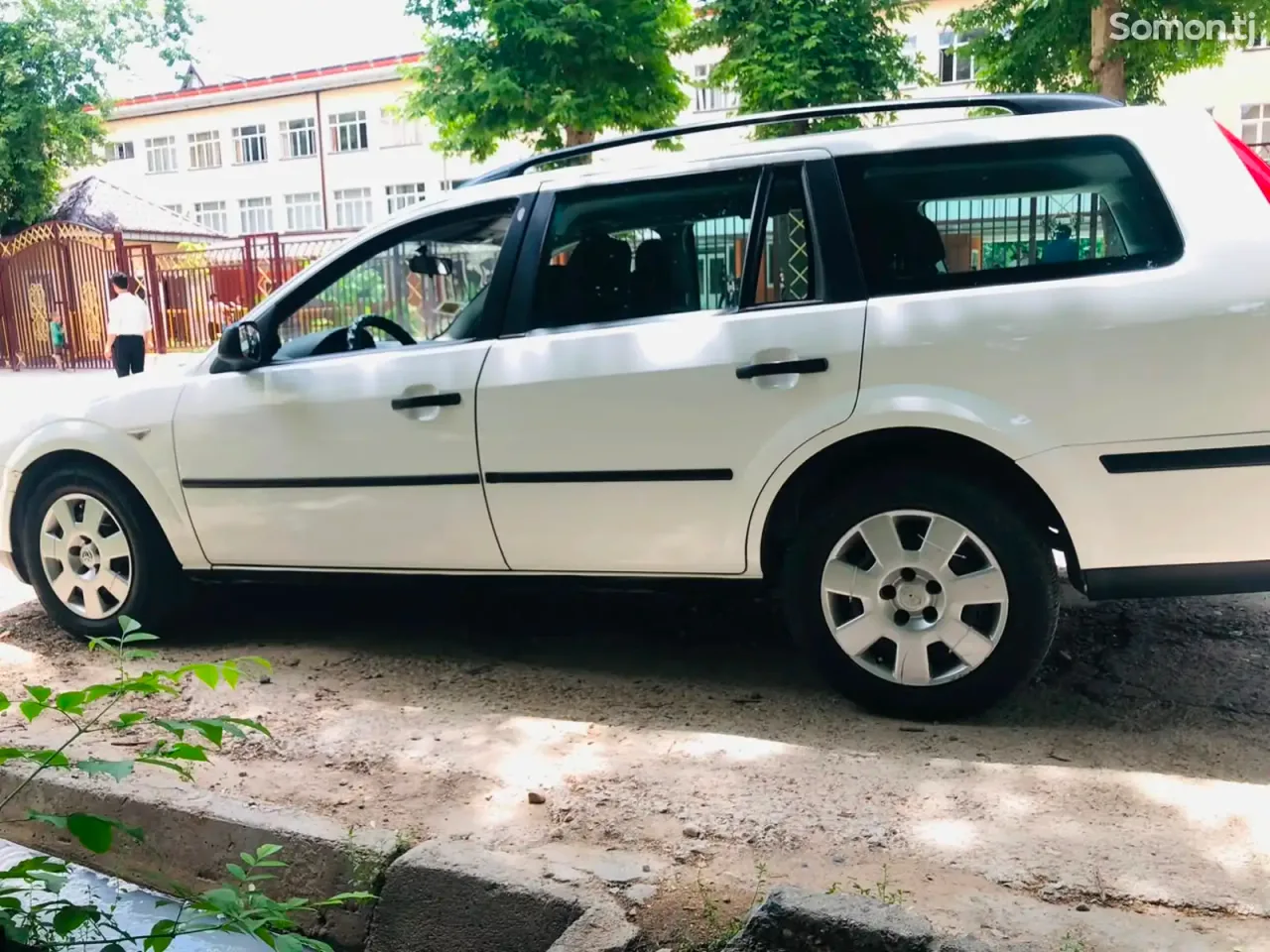 Ford Mondeo 2004 · 1.8 AT