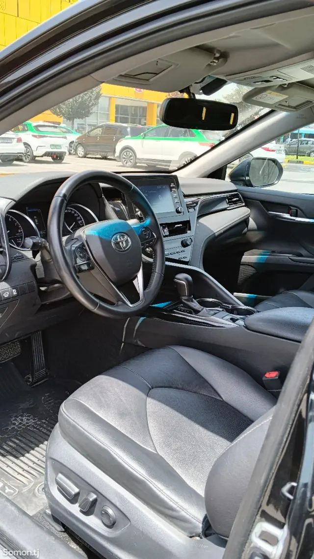 Toyota Camry 2021 · 2.5 AT