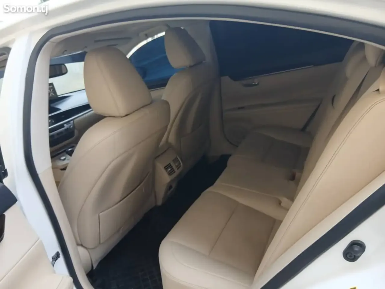 Lexus ES series 2015 · 3.5 AT