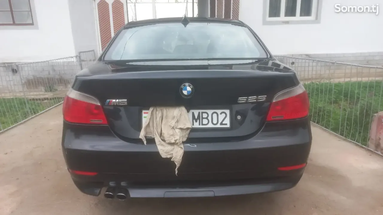 BMW 5 series 2004 · 2.4 MT