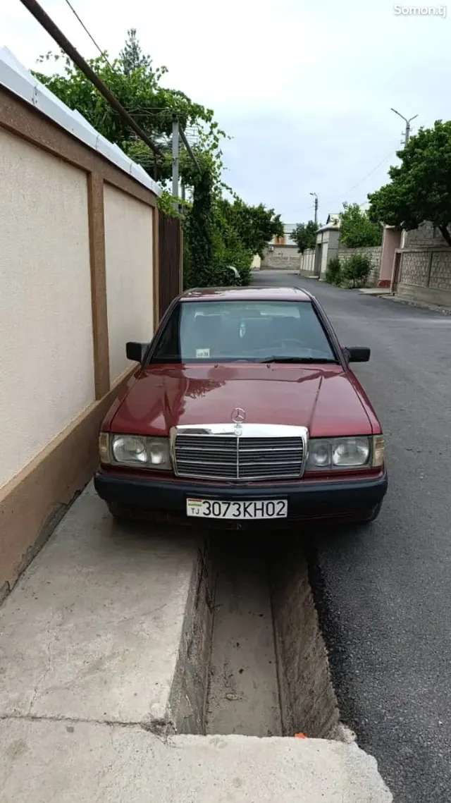 Mercedes-Benz W201 1991 · 1.8 MT