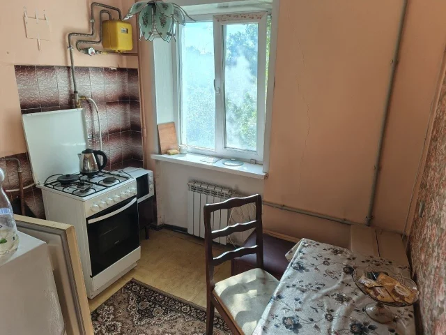 Фото: Продам 2 ком. кв-ру, ул. Гагарина 39, 3/5. Общая площадь-44,6 с.кв, дом кирпичный, окна пластиковые, комнаты смежные. За
