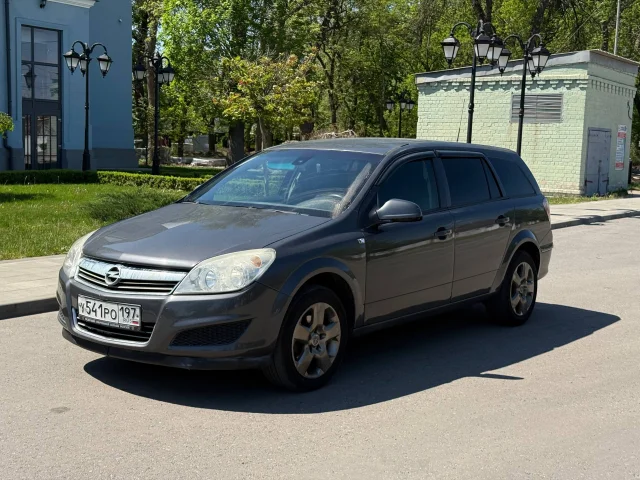 Фото: Opel Astra 2011г