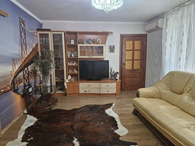 Фото: Продам в г. Мелитополе 2-х комнатную квартиру нестандартной планировки с евроремонтом, мебелью и техникой, на микрорайон
