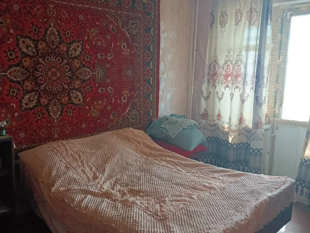 Фото: Горловка. Продам 2-х ком. Кв-ру, ул. Магистральная 1, 4/9, не угловая, лифт работает. Квартира в родном состоянии, требу
