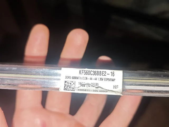Фото: оперативная память,запечатанная Kingston fury 16gb ddr5 6000 частоты,одна плашка