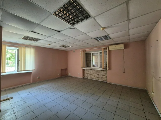 Фото: Продам помещение ЦГР, ул.Герцена, р-он Мелодии. 43 кв.м., хорошее проходное место. Подойдёт под любой вид деятельности,