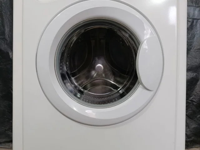 Фото: Продаю стиральную машину INDESIT A class. На 5 кг 800 оборотов. Многофункциональная , простая в эксплуатации , есть быст