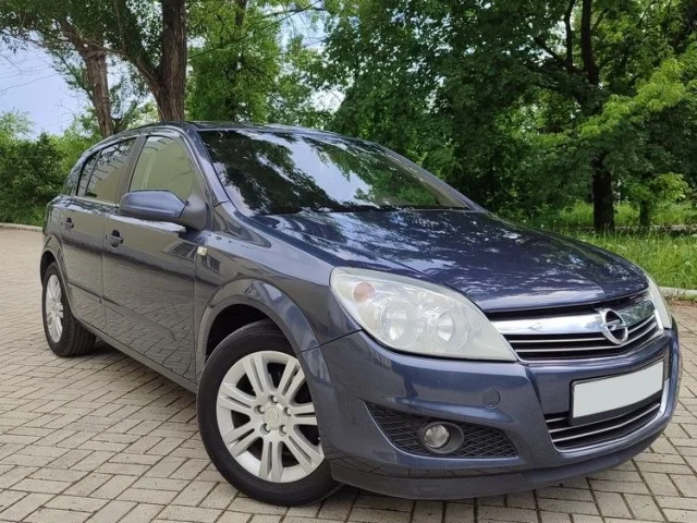 Фото: Продам Opel Astra за 575000р. Двигатель 1.8л + автомат (не робот), климат-контроль, круиз-контроль, датчик света, датчик