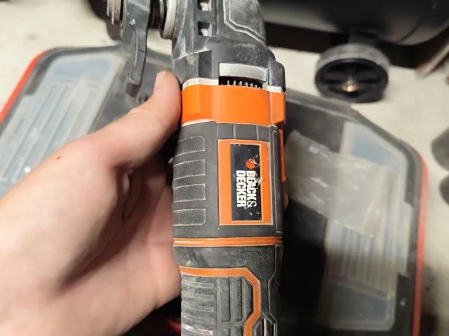 Фото: Продам отличный реноватор от знаменитого бренда Black&Decker MT300 в рабочем состоянии, пользовался редко. В подарок пол