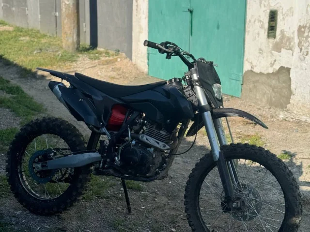 Фото: Продам эндуро мотоцикл 300 кубов. В отличном состоянии, сел-поехал, электрика вся работает. Документы есть
