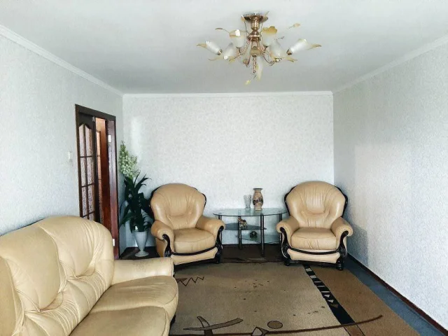 Фото: Продам 4-х комнатную квартиру с мебелью и бытовой техникой в хорошем состоянии по ул. П.Ловецкого г. Мелитополь. 1/5, не