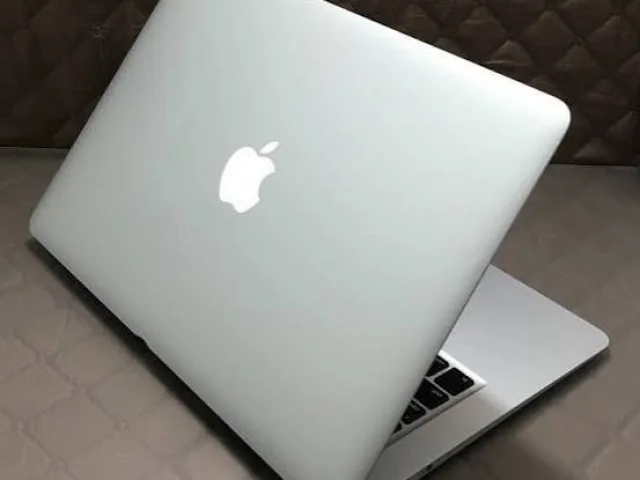 Фото: Продам сверхлёгкий и сверхтонкий ноутбук Apple MacBook Air 13" (экран 34 см) весом всего 1.33 кг, в серебристом металлич