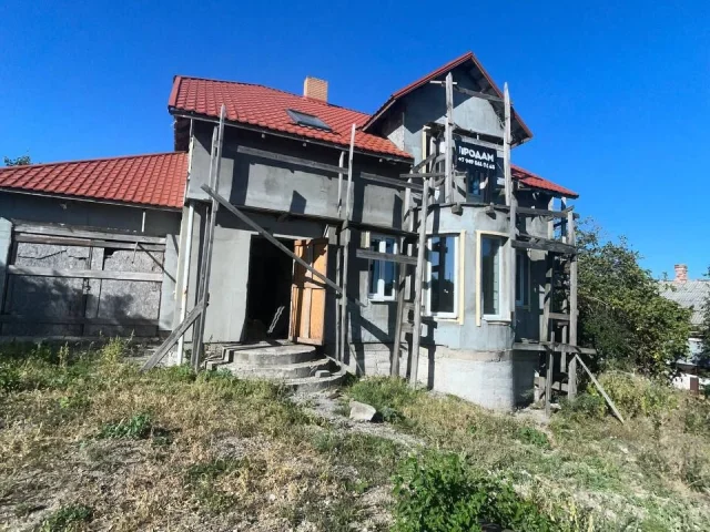 Фото: Предлагается к продаже двухэтажный жилой дом, расположенный в селе Безыменное Новоазовского района (на расстоянии 25 км 