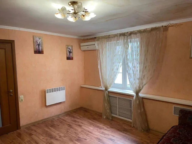 Фото: Продам дом в Ильичевском районе Мариуполя, 24 квартал, улица Глинки, 67 квадратных метров, шлакоблочный, 4 комнаты, 3 из