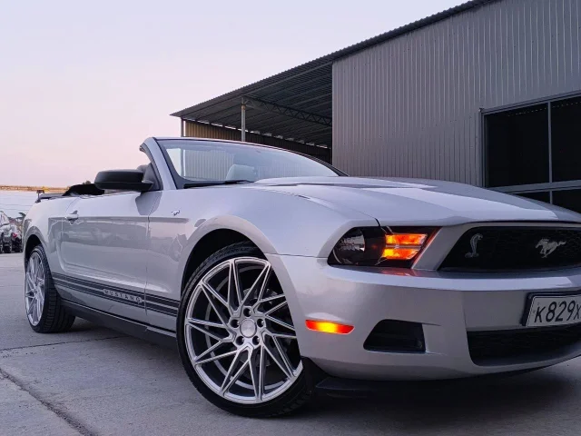 Фото: Ford Mustang 2010 год, пробег 183 000 тыс. км.,