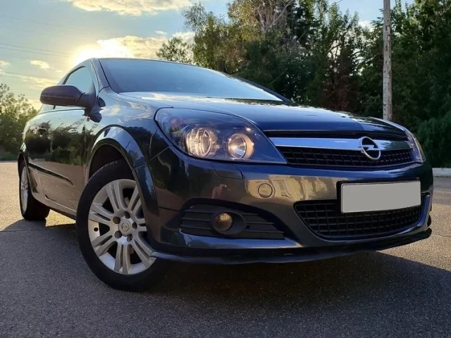 Фото: Продам Opel Astra GTC 2008 года за 610.000р. Двигатель 1.8л + автомат (не робот), климат-контроль, электропакет, подогре