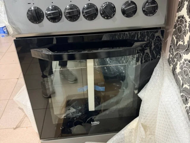 Фото: Плита электрическая Beko, новая с разбитой поверхностью. В центре Луганска. Цена 10 тыс / шт