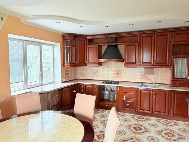 Фото: Продам дом, р-н оптового рынка, ул. 8 марта. Продается дом 95 квадратных метров, 10 соток земельный участок (в собственн