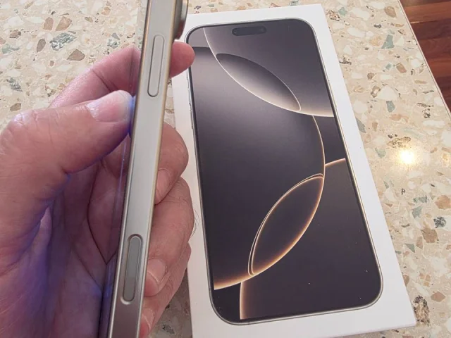 Фото: iPhone 16 Pro Max 256gb sim+esim natural