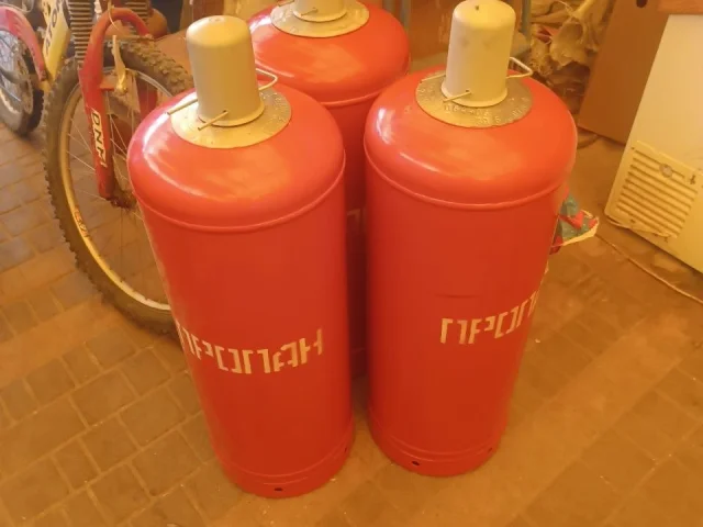 Фото: Продам три новых(09.2026) баллона с газом 50л. Заправлены газом в Ростове (38л)! Цена 31 тыс. Доставка бесплатная!!! т